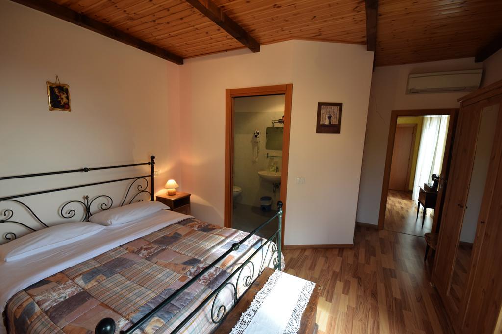 Agriturismo Al Rifugio Divino Belvedere Ostrense Екстер'єр фото